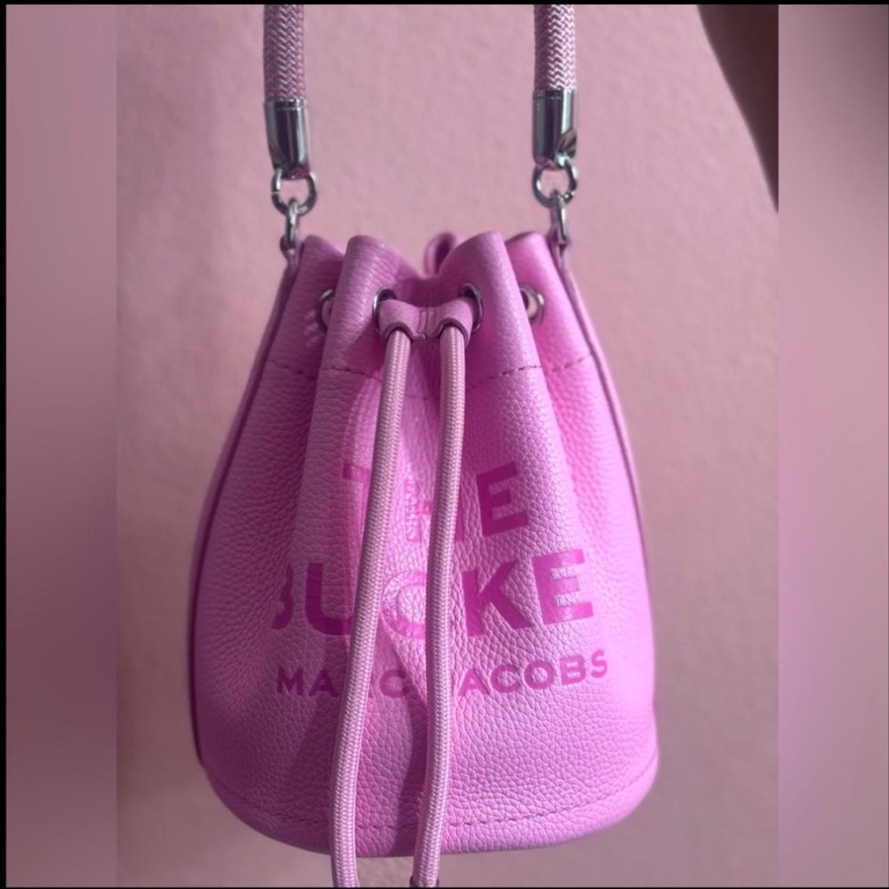 NWOT Marc Jacobs “The Bucket Bag”